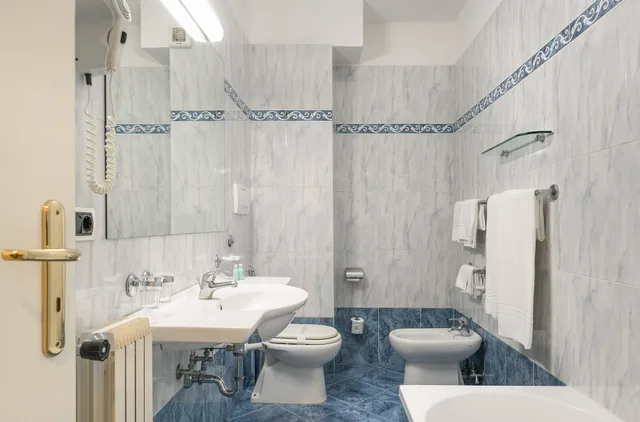 غرفة رباعية بسرير مزدوج وسريرين منفصلين، Sant Alphio Garden Hotel & Spa 5/6