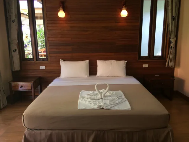 بنغل ديلوكس بسرير مزدوج بإطلالة على المتنزه، Pen S Bungalow 1/10