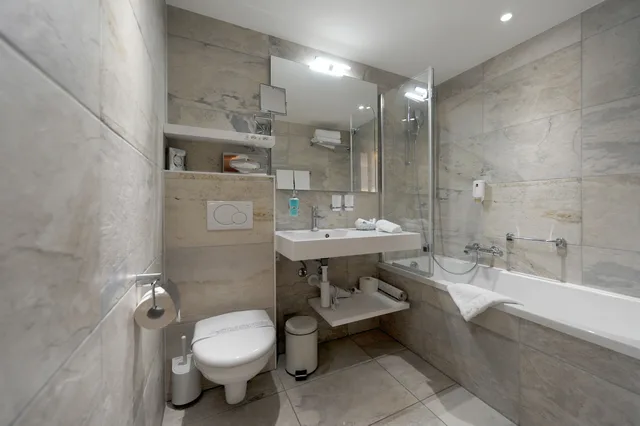 غرفة سوبيريور بسرير كوين بإطلالة على الجبل بشرفة، Helvetia Intergolf Hotel And Aparthotel 5/6