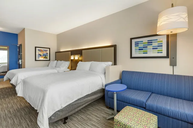 Suite, Multiple Beds، Holiday Inn Express Suites Phoenix Dwtn State Capitol 3/7