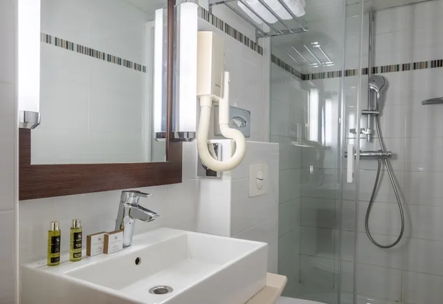 غرفة كومفورت بسريرين منفصلين بإطلالة على الفناء، Hotel Saint Honore 10/10