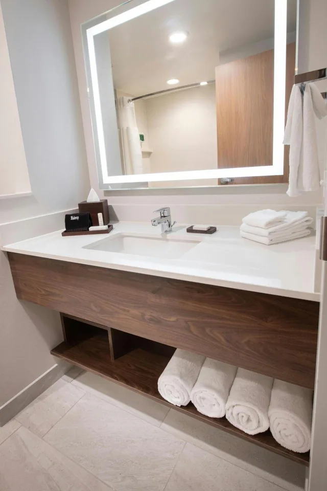 Guest Room, King Bed, Fairfield By Marriott Edmonton International Airport 7/14