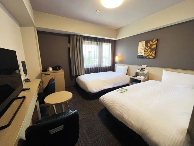 غرفة بسريرين منفصلين للمدخنين، Hotel Route Inn Higashiohmi Yokaichi Ekimae 1/5