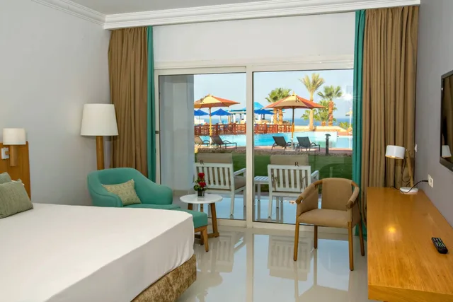 غرفة بسرير كينج بإطلالة على الحديقة، Renaissance Sharm El Sheikh Golden View Beach Resort 15/18