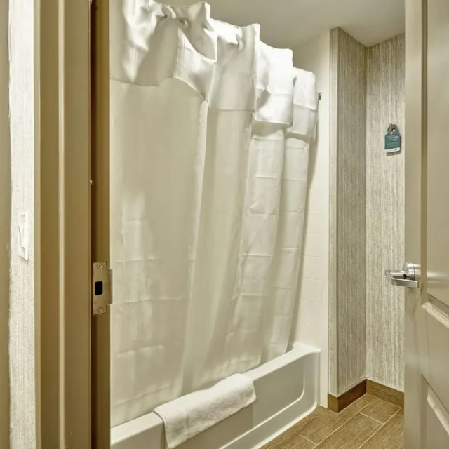 جناح بسريرين كوين بغرفة نوم واحدة مع أريكة، Homewood Suites By Hilton Cincinnati West Chester 5/6