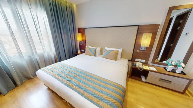 جناح بسرير كوين، Cocoon Hotel 1/2