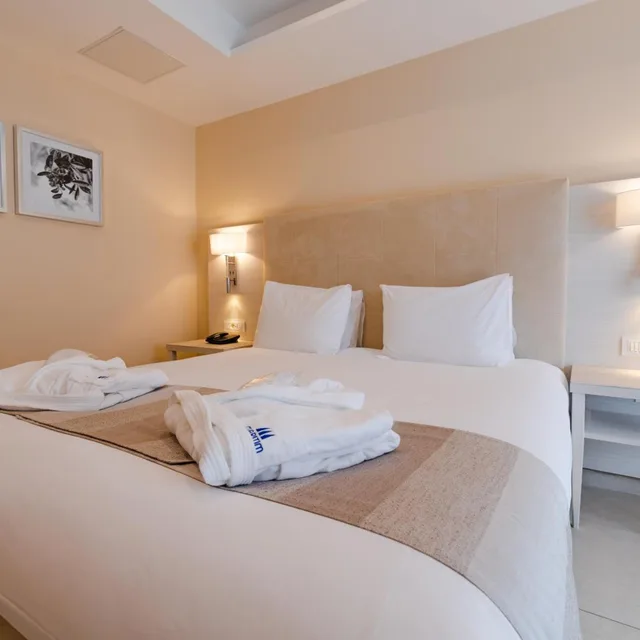 غرفة ديلوكس بسرير كينج بإطلالة على الحديقة، Maritim Antonine Hotel and Spa Malta 1/10