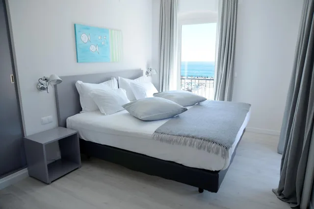 Room, Double Bed, Sea Front، Albergaria Mar Bravo 4/10