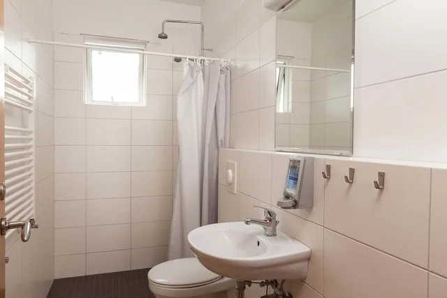 غرفة بسريرين منفصلين بحمام مشترك، Hotel Eldhestar 5/6