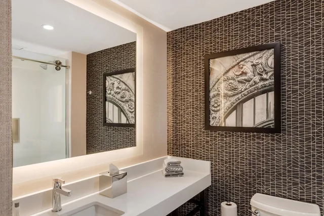 غرفة قياسية بسرير كينج، Cambria Hotel New York Times Square 3/3