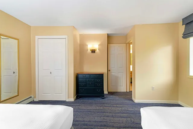 جناح بسريرين كوين بشرفة مع أريكة بمنطقة جلوس بمطبخ، Best Western Inn & Suites Rutland-Killington 3/7