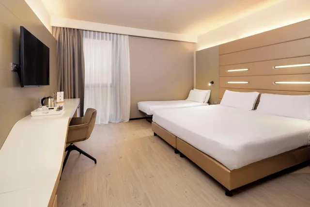 Standard, Multiple Beds, Smoking، Best Western Plus Tower Hotel Bologna 2/6