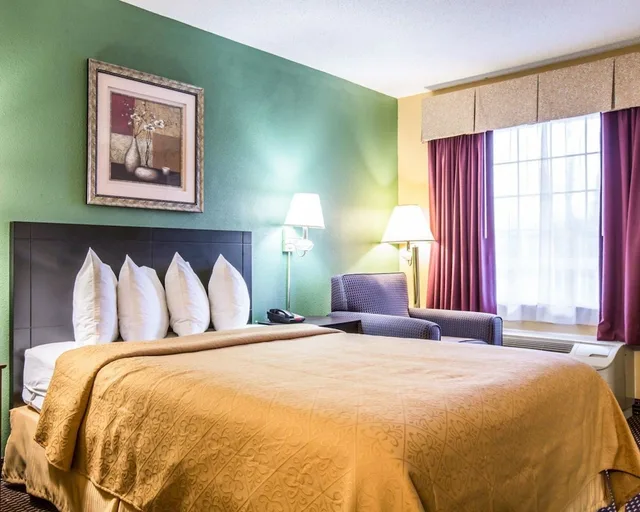 غرفة قياسية بسرير كوين للمدخنين، Quality Inn Andrews, NC 2/9