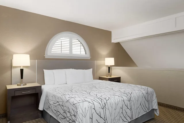 جناح بسريرين كينج، Eastland Suites Hotel & Conference Ctr, Trademark by Wyndham 4/8