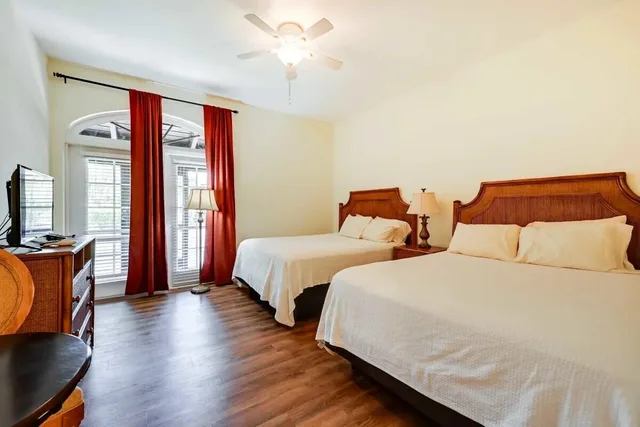 كوخ بسريرين كوين مع أريكة، Port of the Islands Everglades Adventure Resort 1/1