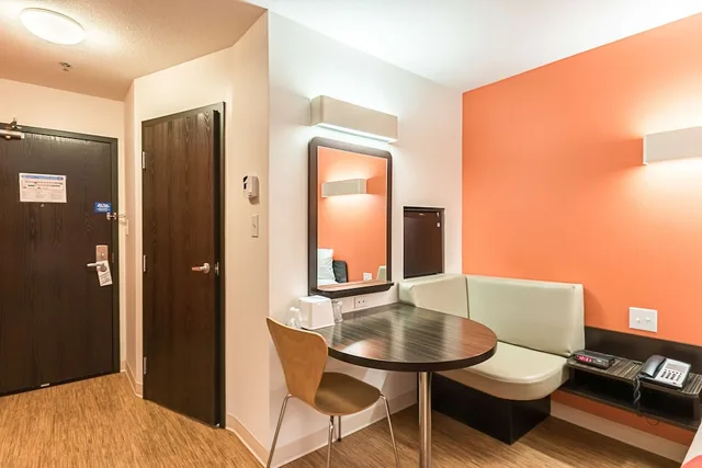 غرفة ديلوكس بسرير كوين لذوي الإعاقة، Motel6 Moosomin, SK 6/6