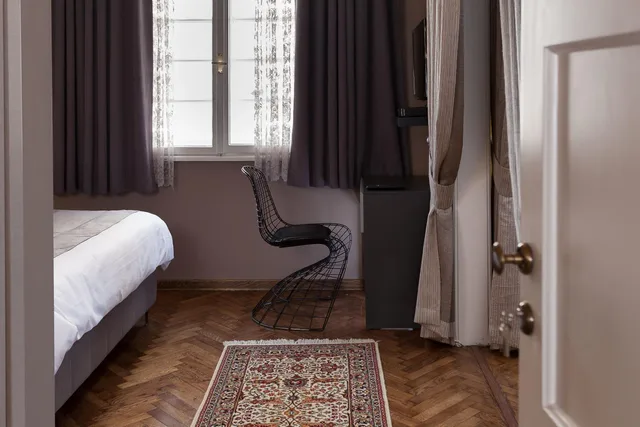 جناح جونيور بشرفة، Hotel London B&B 9/10