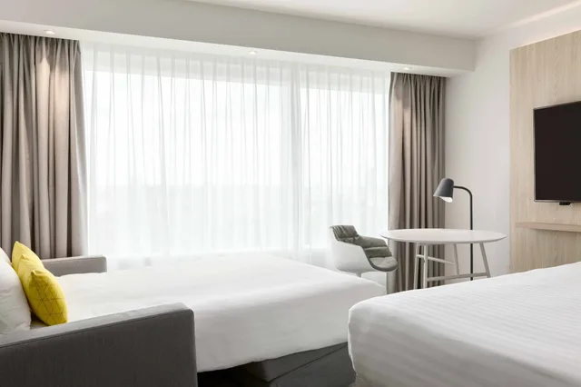 Parisian, King Bed, Sofa, Courtyard Paris Gare de Lyon 3/4
