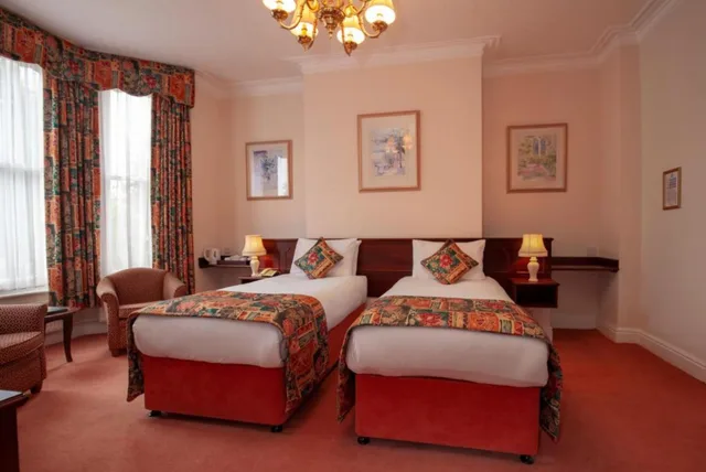غرفة قياسية بسريرين منفصلين، Arundel House Hotel 1/4