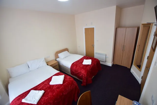 غرفة ثلاثية، Woodlands Lodge Ilford 1/1
