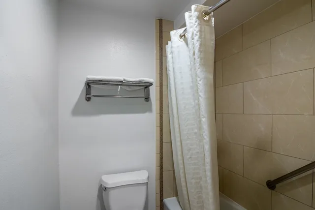 غرفة قياسية بسريرين كوين، Motel6 Norwalk, CA 9/9