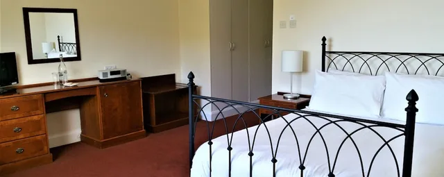 Economy, Double Bed, The Four Seasons Hotel 2/3