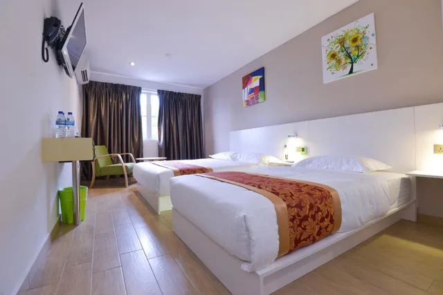 غرفة ديلوكس ثلاثية بسرير مزدوج وسرير فردي، Hotel Pintar 1/1