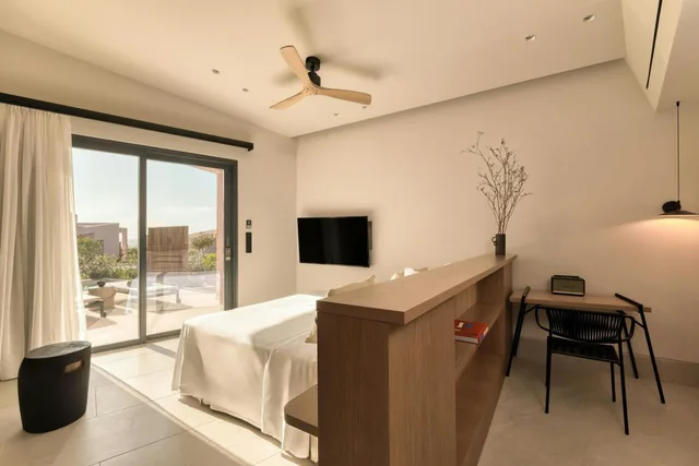 Zen, Retreat, with Pool، Domes Novos Santorini 3/7