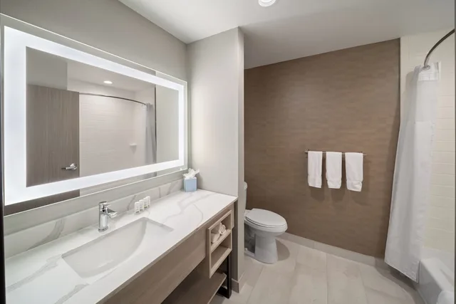 غرفة قياسية بسريرين كوين، La Quinta Inn & Suites by Wyndham DeSoto 4/5