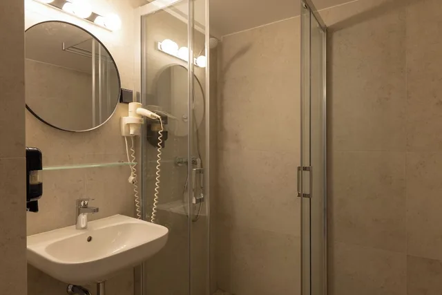 Renovated, King Bed، Ivolita Vilnius Hotel 5/9