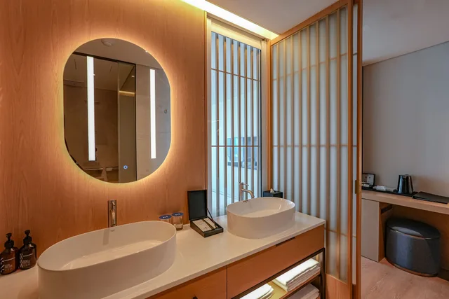 Escape, Premier, 2 Queen Beds, City View, Homm Marina Sokcho 3/4