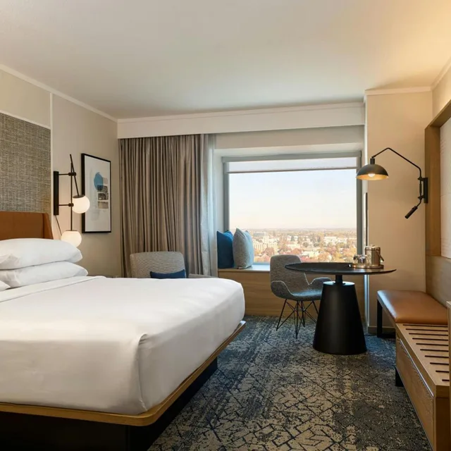 Guest Room, King Bed, City View, Low Floor, Sheraton Grand Sacramento 2/8