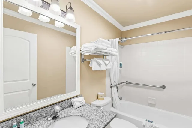 جناح بسريرين كينج مع أريكة بمطبخ صغير، Best Western Miner's Inn 3/3
