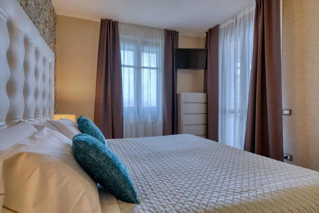 جناح كبير بإطلالة على البحيرة بشرفة بغرفتي نوم، Palazzo Della Scala 6/10