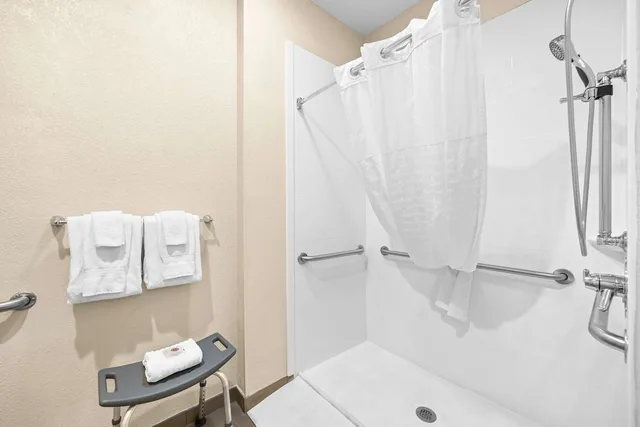 جناح بسرير كينج لذوي الإعاقة، Comfort Inn Suites Pueblo 4/4