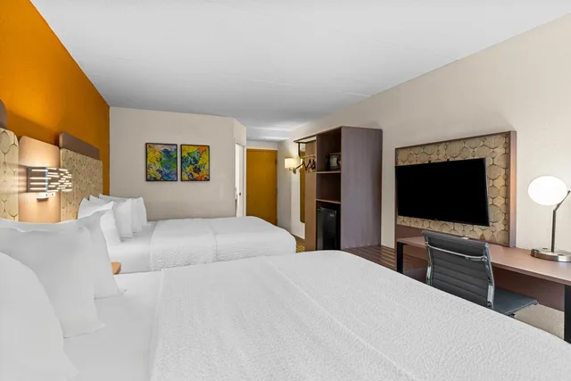 غرفة رباعية بسريرين كوين، Spark by Hilton Syracuse Carrier Circle 4/6