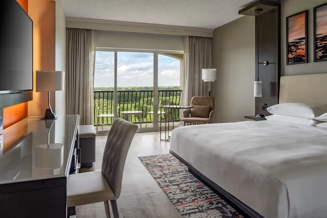 غرفة كلوب بسرير كينج مع أريكة، Fort Lauderdale Marriott Coral Springs Hotel & Convention Center 3/5