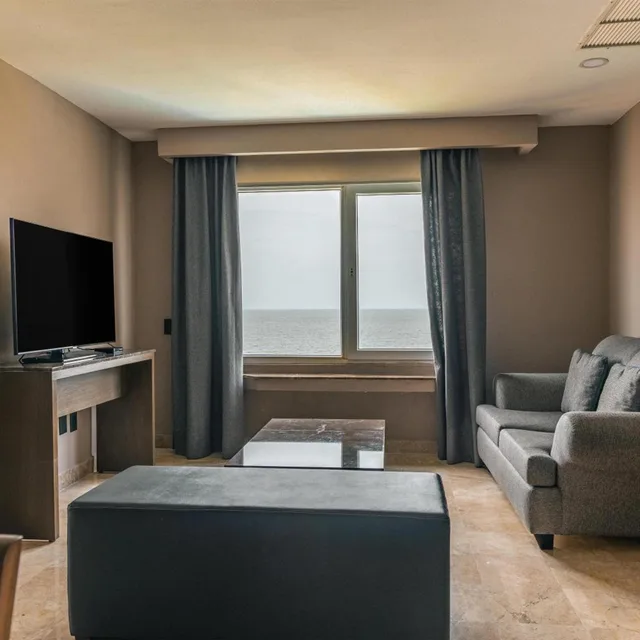 1 Bedroom, Suite, King Bed, Balcony, Hilton Garden Inn Boca Del Rio Veracruz 4/4