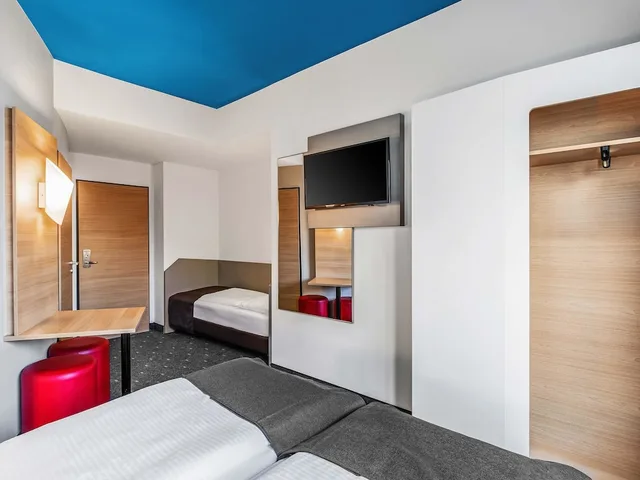 غرفة ثلاثية بسرير مزدوج وسرير فردي، B&B Hotel Hamburg City-Ost 4/5