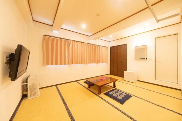 Japanese, 4 Futon Beds, Private Bathroom, Kagura White Horse Inn 1/1