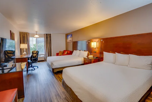 غرفة قياسية بسريرين كوين، The Ashley Inn Suites 1/9