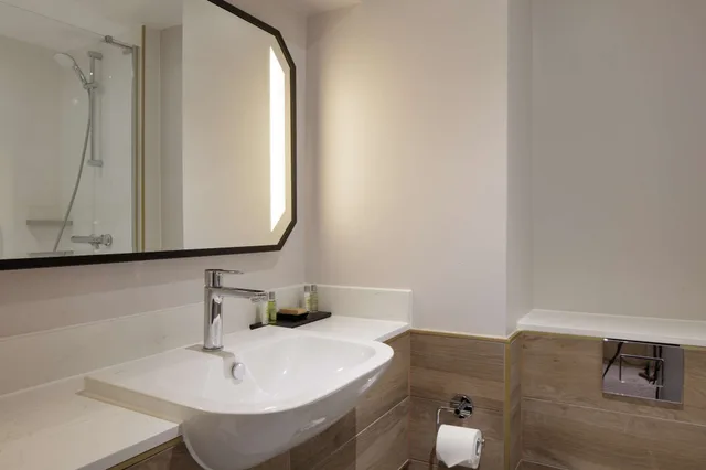 غرفة بسرير كينج، Hilton Cobham 6/9