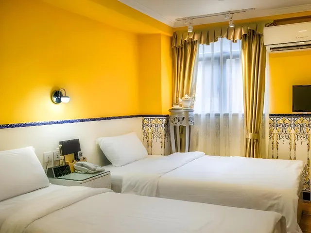 غرفة قياسية بسريرين منفصلين، Happy Family Hotel 1/2