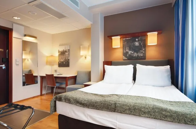 Room, Queen Bed, City View, Holiday Inn Tampere Central Station 1/5