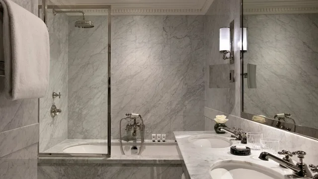 غرفة بسرير كينج بإطلالة على الحديقة، Hotel De Berri Champs-Elysees, A Luxury Collection Hotel, Paris 5/7