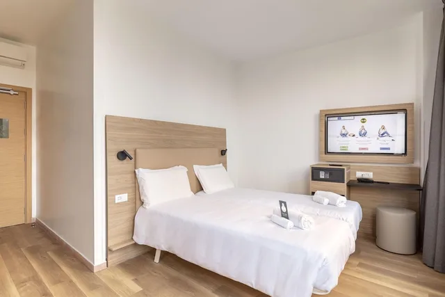غرفة قياسية بسريرين منفصلين، B&B Hotel Pomezia Roma 1/9