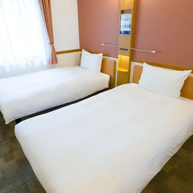 غرفة بسريرين منفصلين للمدخنين، TOYOKO INN TOYOHASHI-EKI HIGASHI-GUCHI 1/10
