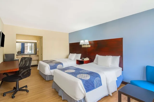 غرفة بسريرين مزدوجين، Days Inn by Wyndham Statesville 1/3
