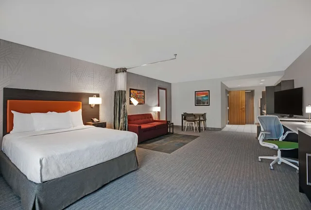 Studio, Queen Bed, Bay View، Home2 Suites By Hilton Asheville Airport 2/4