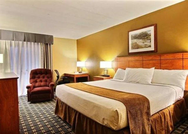غرفة بسرير كينج، Quality Inn Thief River Falls, MN 1/2